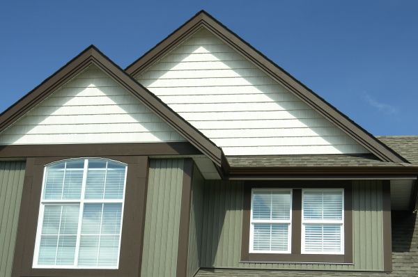 Cost of Vertical Vinyl Siding Repair in Sparks